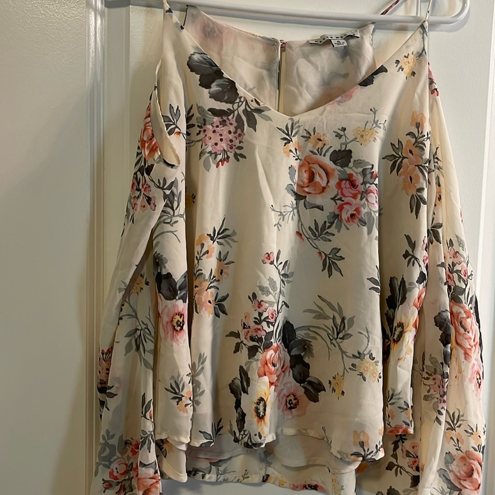 Cold shoulder flowy top